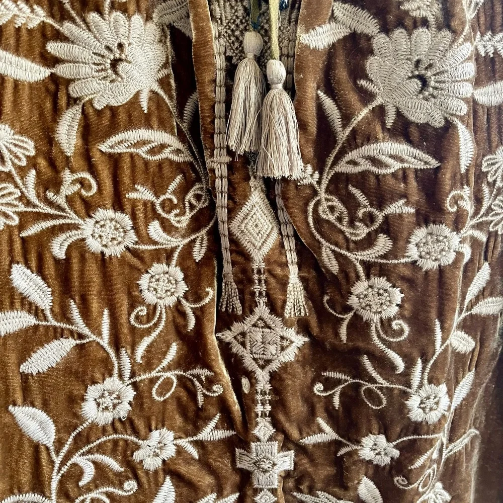 Embroidered chocolate brown top 🤠 - Picture 2 of 11